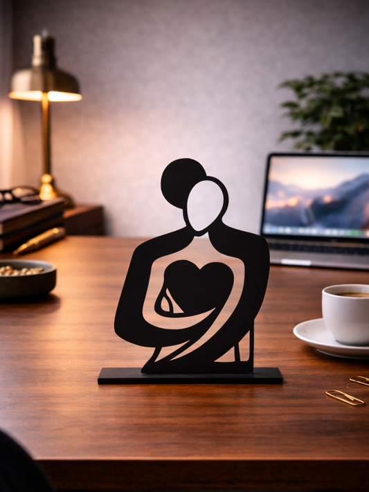 “Heart Guardian” Метална Декорация за Бюро