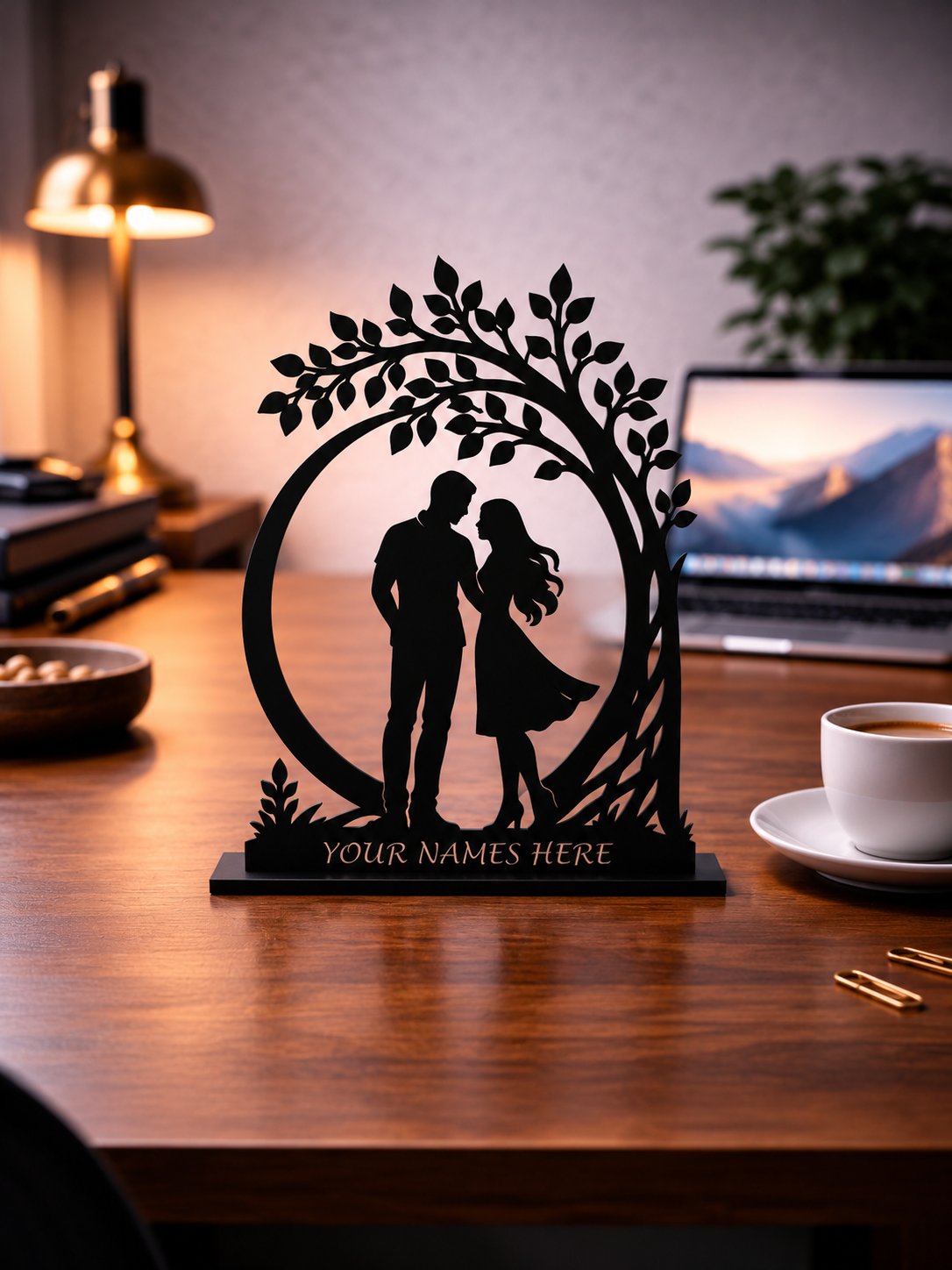 “The Love Tree” Декорация за Бюро